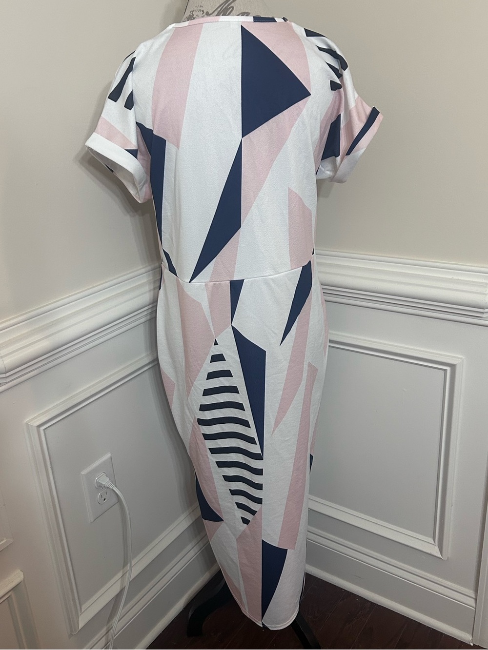 Geometric Print Midi Dress in Blush and‎ Black - Picture 2 of 7
